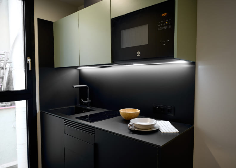 Individual Studio w/ kitchen & Terrace (Large bed)