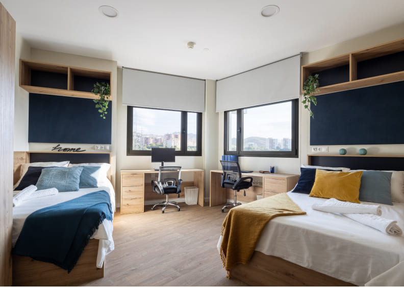 Twin Studio to Share