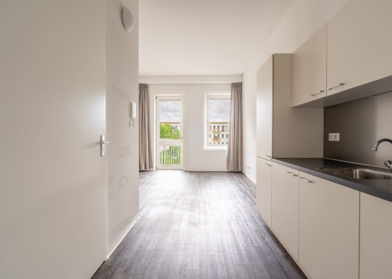 Deluxe / Unfurnished