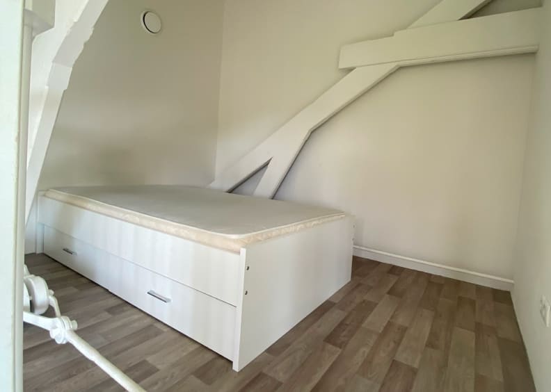 Comfy (Separate Kitchen)