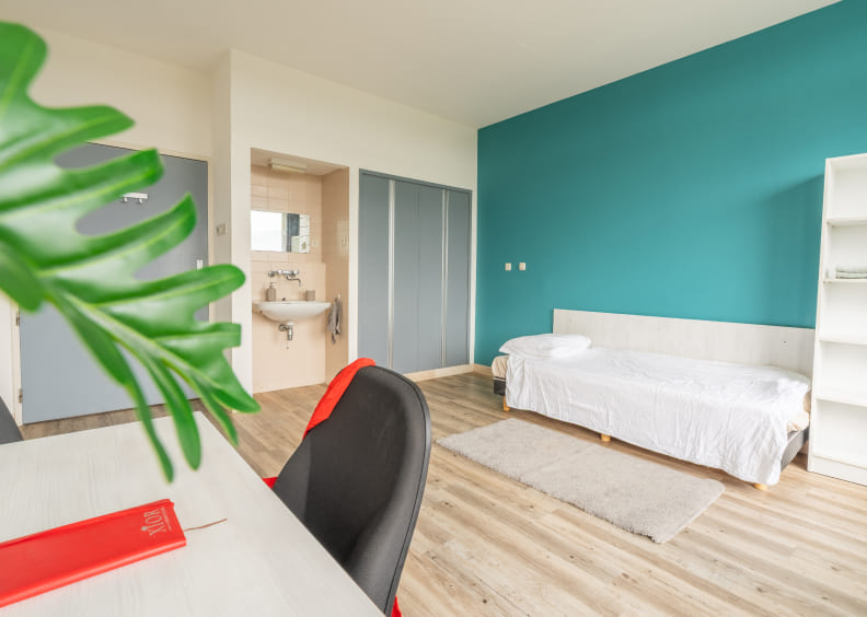 Essential (2nd to 5th floor)